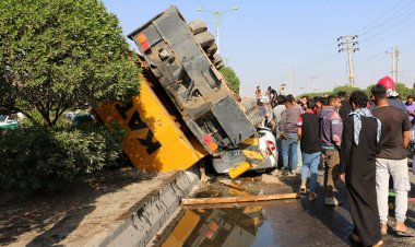 واژگونی جرثقیل  روی  تیبا