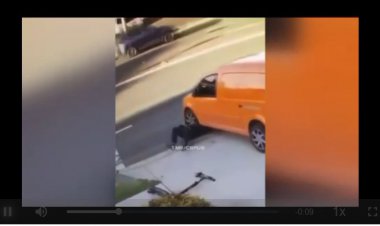 لحظه وحشتناک عبور یک خودرو از روی سر یک مرد؛ وقوع معجزه!