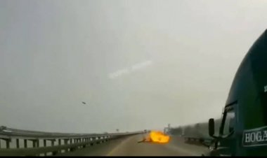 لحظه سقوط هلیکوپتر وسط بزرگراه