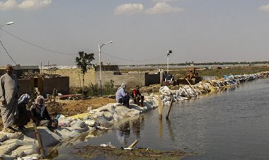 مدیریت «کت و شلواری» نتوانست مشکل ۲ متر سیل بند را حل کند!