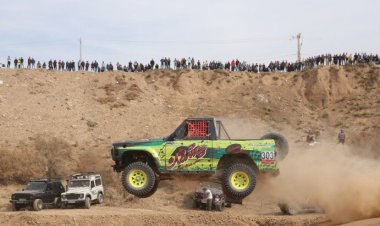 ویراژهای جذاب در جاده خاکی