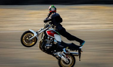 آکروباتیک با موتور توسط معلول یک دست