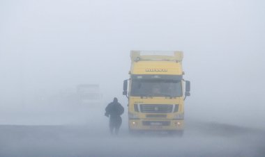 دهها خودرو در جاده های کوهستانی کهگیلویه و بویراحمد برفگیر شدند