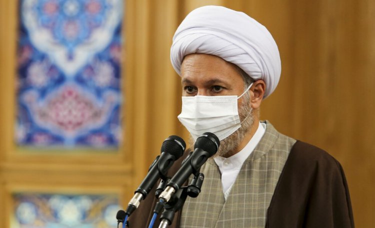 امام جمعه شیراز: مسئول باید پاسخگو باشد