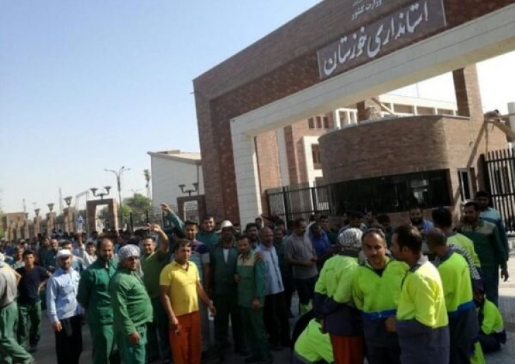 کارگر شهرداری کوت عبدالله: حقوق‌ها را هر سه ماه یکبار می‌دهند!