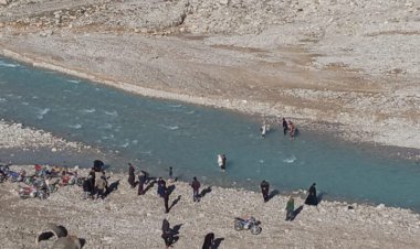 نبرد با رودخانه خروشان برای رسیدن به مدرسه!