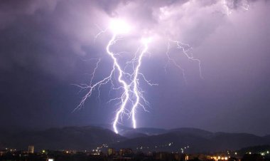 فوت یک نفر بر اثر صاعقه در جم