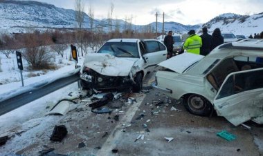 تصادف سمند و پیکان در محور یاسوج - شیراز کشته داشت