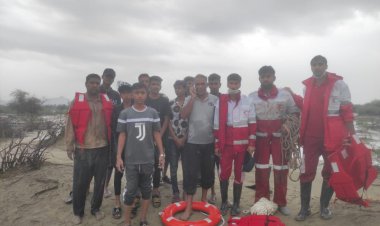 ۱۱ دانش آموز گرفتار در سیلاب میناب نجات یافتند