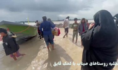 استفاده از قایق برای جابجایی مردم در میناب