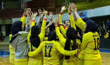 صعود نفت آبادان به نیمه‌نهایی بسکتبال زنان