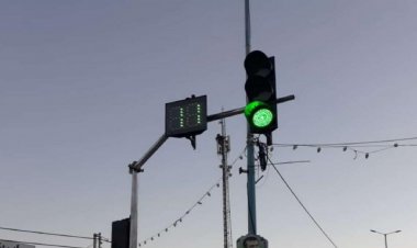 نصب اولین چراغ راهنمایی و رانندگی در باغملک