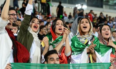 نامه‌ جامعه مدرسین حوزه علمیه قم به رئیسی: جلوی ورود زنان به ورزشگاه را بگیرید