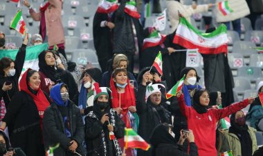 ورود خانمها از تونل استادیوم آزادی با تشویق تیم ملی و فریاد ایران ایران