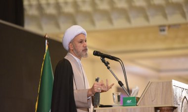 امام جمعه شیراز: انقلاب تمام نشده است