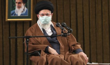 رهبر انقلاب: با دخالت مسئولان دولت در فعالیت‌های اقتصادی موافق نیستم