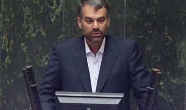 نماینده مرودشت: در عجبم از نمایندگانی که با تست مثبت کرونا در مجلس حاضر شدند!