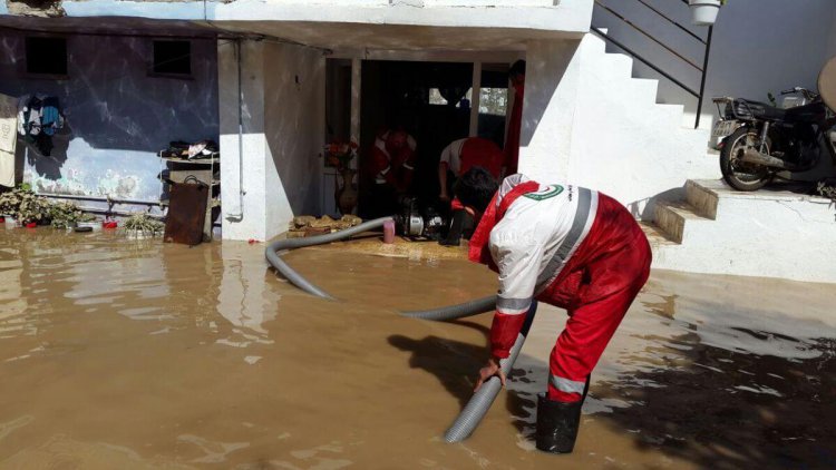 نجات ۱۲۰ نفر از سیلاب/امدادرسانی در ۴۰ شهرستان ادامه دارد