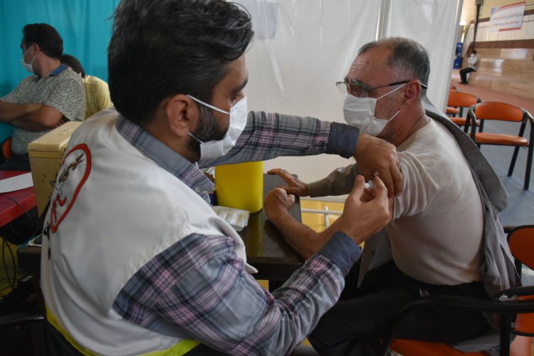 بیش از ۱۵ درصد مردم خوزستان هنوز دُز دوم واکسن را تزریق نکرده اند