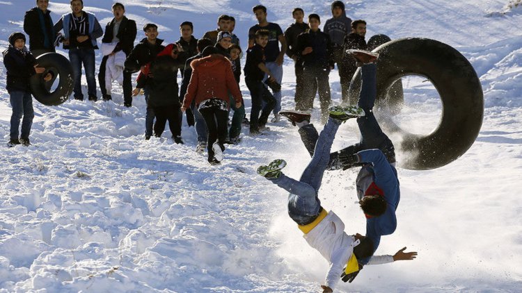 تیوپ سواری در برف، جان یک جوان را در سپیدان گرفت