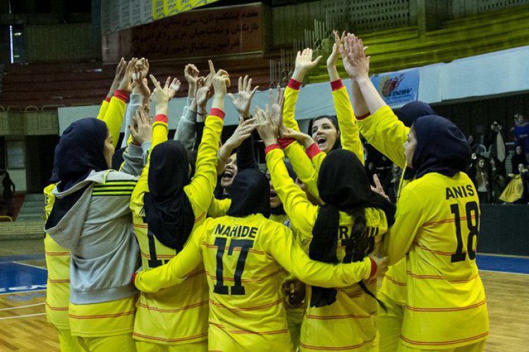 صعود نفت آبادان به نیمه‌نهایی بسکتبال زنان