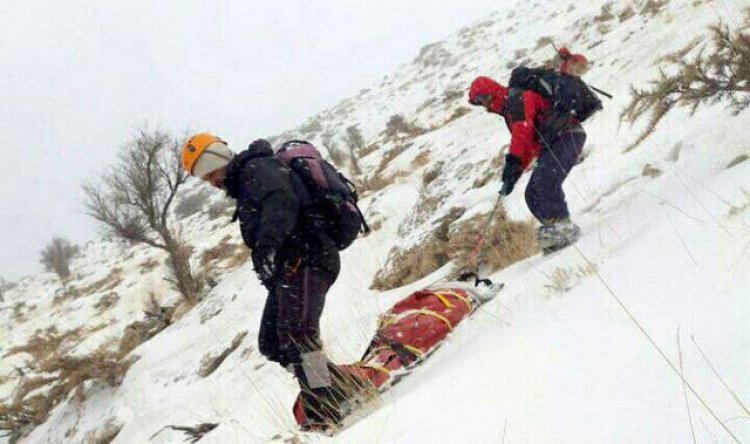 نجات سه نفر از یخ زدگی در کوه‌های شیراز