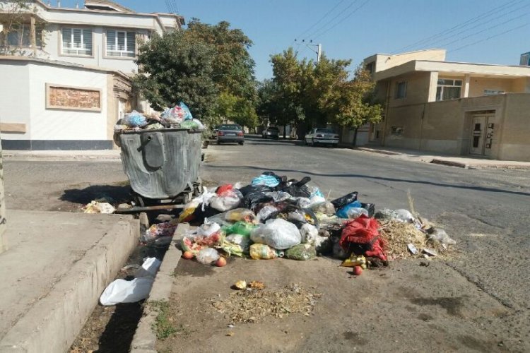 شهردار اهواز انباشت زباله ها را گردن چه کسی انداخت؟ 