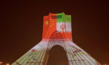 ماجرای ویدئومپینگ پرچم چین روی برج آزادی چه بود؟