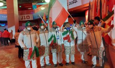 رژه کاروان ایران در مراسم افتتاحیه  المپیک زمستانی ۲۰۲۲ پکن