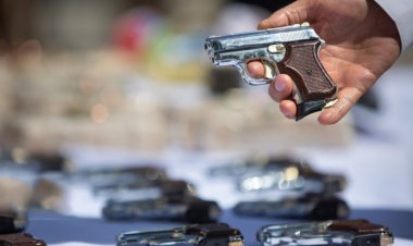 ببینید | پلیس چه زمانی می‌تواند از اسلحه خود استفاده کند؟