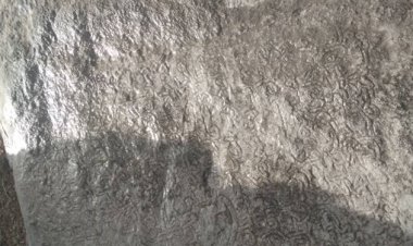 کشف یک کتیبه و چند پله دستکند در مرودشت