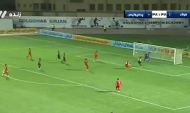 گل برای پرسپولیس توسط کامیابی نیا که به دلیل آفساید مردود اعلام شد