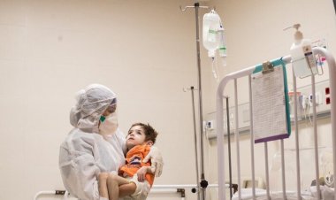 کودکان را  زودتر واکسینه کنید / اُمیکرون نوزاد و میانسال نمی‌شناسد