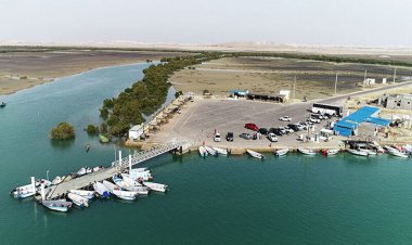 باد شدید اسکله‌های گردشگری قشم را تعطیل کرد