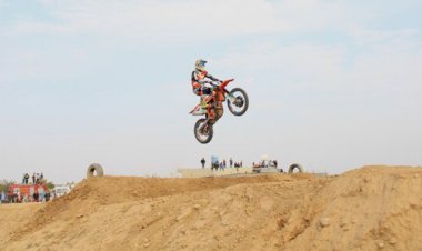 همایش حرکت‌های نمایشی موتورسواران کشور در گناوه برگزار شد