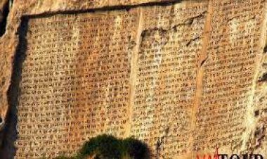 کشف قطعه‌ای از  کتیبه خشایارشا در تخت جمشید