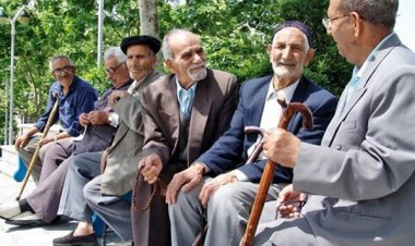 بازنشسته هایی که عیدی نگرفتند چه کنند؟