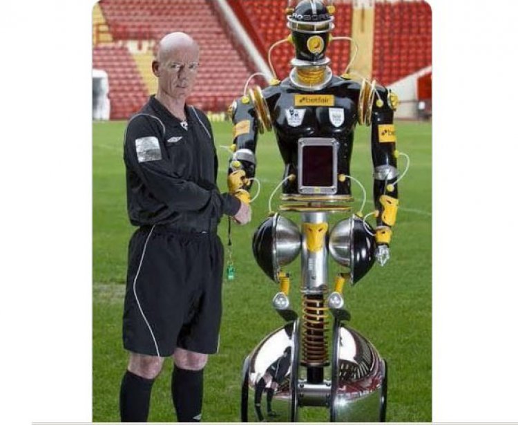 اتفاقی بزرگ در فوتبال/ کمک داور ربات هم وارد شد