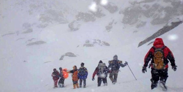 نجات 3 کوهنورد گرفتار در ارتفاعات دنا
