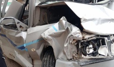 یک کشته و ۱۱ زخمی در پی برخورد وانت مزدا و پژو حامل اتباع افغانی