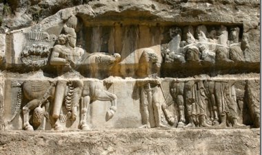 نقش برجسته شاپور اول در تنگ چوگان کازرون آب می رود