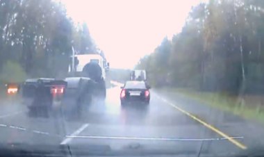 ببینید؛ فاجعه‌ سبقت غیرمجاز در جاده لغزنده