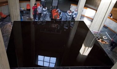 ببینید | اجرای عجیب در موزه هنرهای معاصر