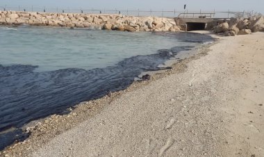 لکه‌های نفتی در سواحل خلیج‌فارس