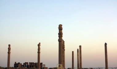 اجرای برنامه ویژه تحویل سال در تخت جمشید