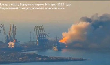 ببینید | فیلم کامل حادثه منفجر کردن کشتی جنگی روس در بندر بردیانسک اوکراین