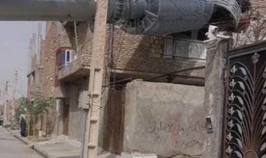 سقوط دکل شرکت مخابراتی  بر روی یک منزل مسکونی در زاهدان