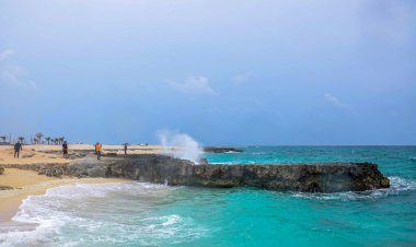 تند باد بنادر کیش را تعطیل کرد