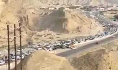 ترافیک ۵ کیلومتری در جاده بوشهر - شیراز