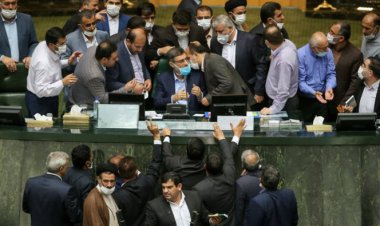 نه مجلس نه دولت حاضر نیستند حذف ارز ۴۲۰۰ تومانی را گردن بگیرند